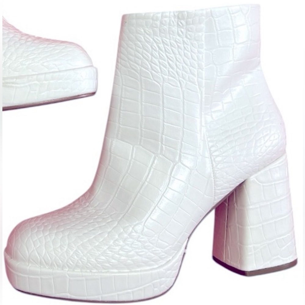 NWT New in box Rilista White Crocodile Embossed Ankle Platform Boots Chunky
